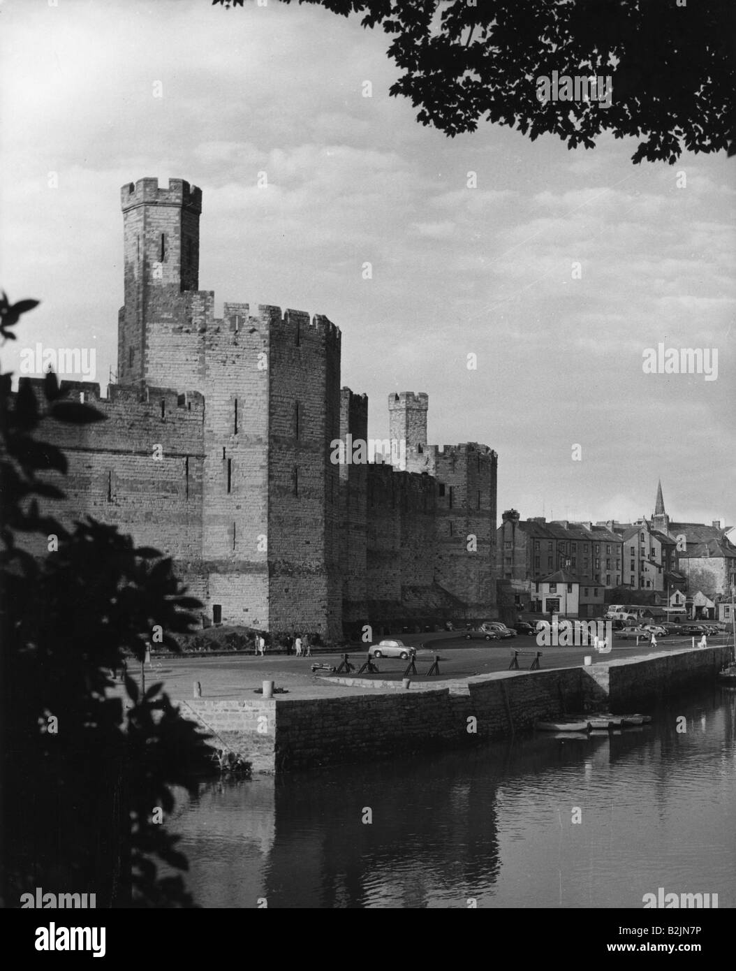 Geografia / viaggio, Gran Bretagna, Galles, città, Caernarfon (ex Caernarvon), castelli, Caernarvon Castle, costruito da Re Edoardo i d'Inghilterra, inizio del lavoro: 1283, 1950s, Foto Stock