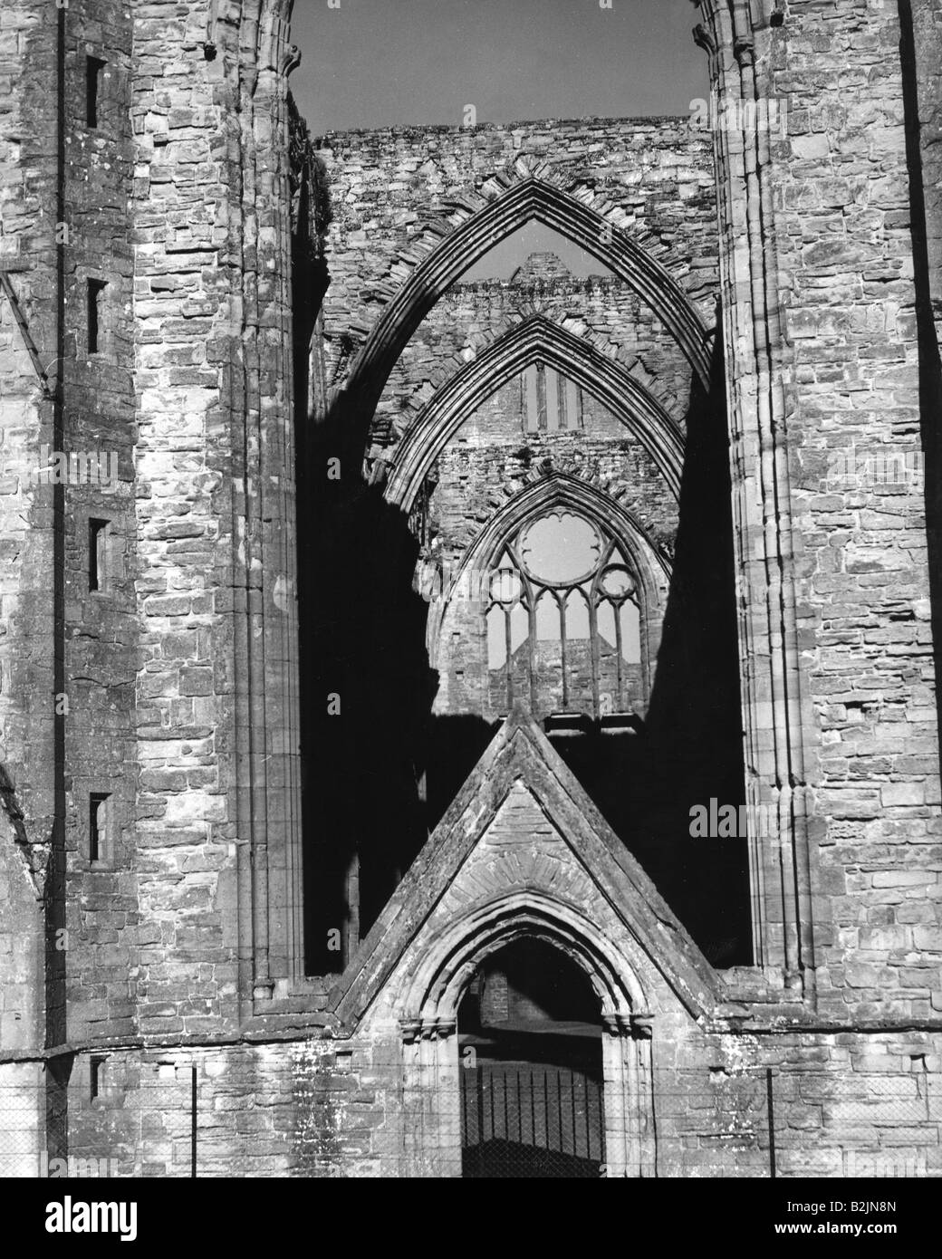 Geografia / viaggio, Gran Bretagna, Galles, città, Tintern, edifici, rovine del chiostro, Abbazia di Tintern, vista esterna, 1950s, Foto Stock