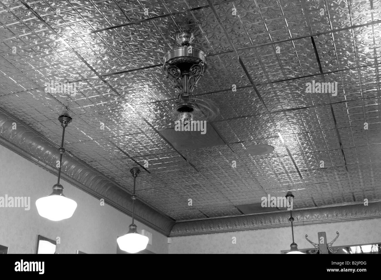 Stagno ignifughi piastrelle per soffitto simile al vecchio edificio di moda  Blue Bunny museum di Le Mars Iowa Foto stock - Alamy