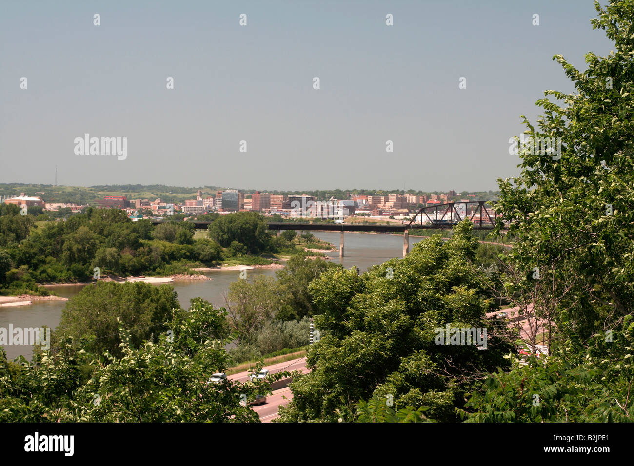Sioux City Iowa con il fiume Missouri in primo piano Foto Stock