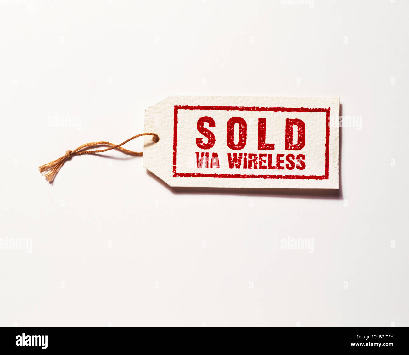 Materiale promozionale di vendita al dettaglio per la vendita biglietto tags dicendo venduti tramite wireless su sfondo bianco con ombra Foto Stock