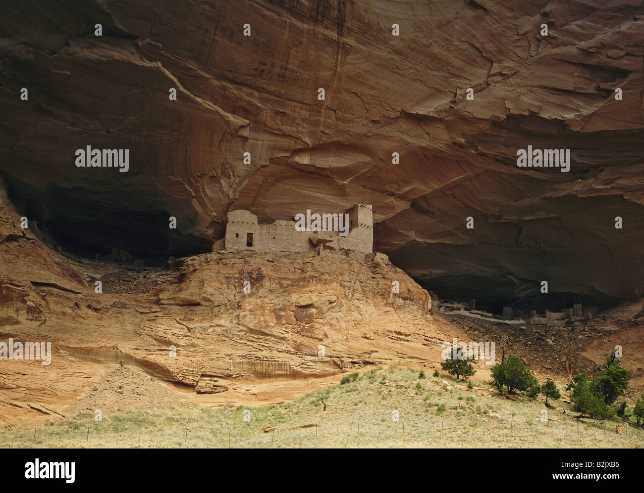 Geografia / viaggi, STATI UNITI D'AMERICA, Arizona, riserva Navajo, edificio mummia grotta rovina, vista esterna, Additional-Rights-Clearance-Info-Not-Available Foto Stock