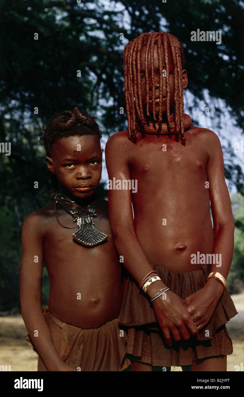 Persone, bambini, Namibia, ragazzi dalla tribù dei nomadi Himba, Kaokoveld, Namibia settentrionale, Additional-Rights-Clearance-Info-Not-Available Foto Stock