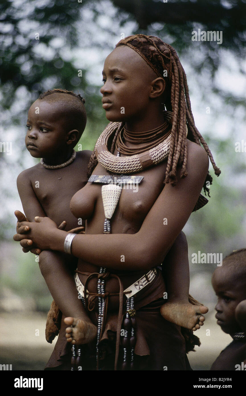 Persone, madri con bambini, Namibia, donna da delle tribù Himba , Kaokoveld, Namibia settentrionale, Additional-Rights-Clearance-Info-Not-Available Foto Stock