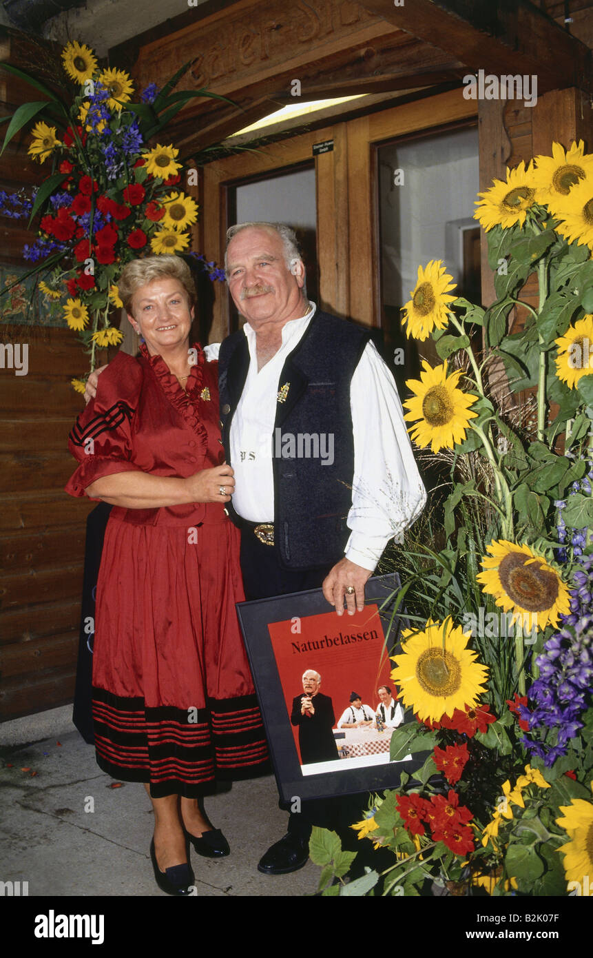 Steiner, Peter, 6.9.1927 - 22.12.2008, attore tedesco, a metà lunghezza con sua moglie, per la celebrazione del suo 65th compleanno, nel suo Theatestadl, 15.9.1992, Ramersdorf, Monaco di Baviera, Foto Stock