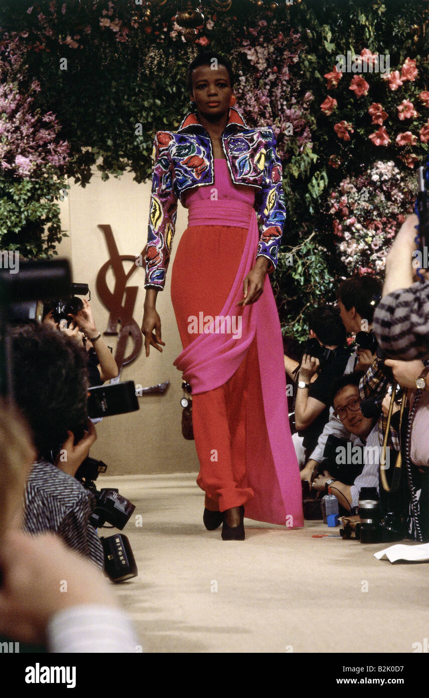 Moda, sfilata di moda, Haute Couture, Paris, Yves Saint Laurent, collezione estiva 1987, Foto Stock