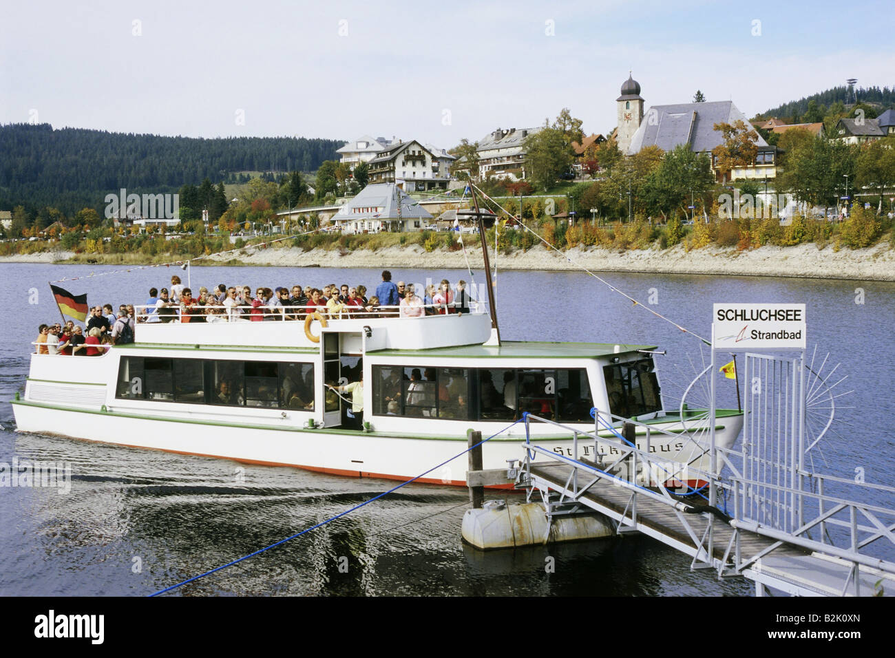 Trasporti / trasporto, nave turistica su Schluchsee nella Foresta Nera, Südschwarzwald (sud della Foresta Nera), Germania, turisti, Additional-Rights-Clearance-Info-Not-Available Foto Stock