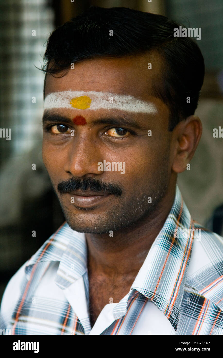 Ritratto di un uomo indù in Thanjavur India del Sud Foto Stock