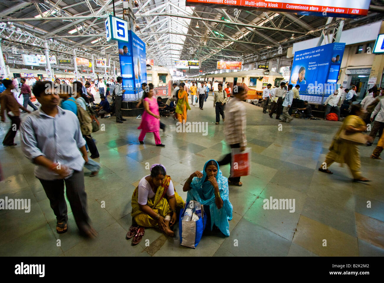 Chhatrapati Shivaji stazione ferroviaria in Mumbai India Foto Stock