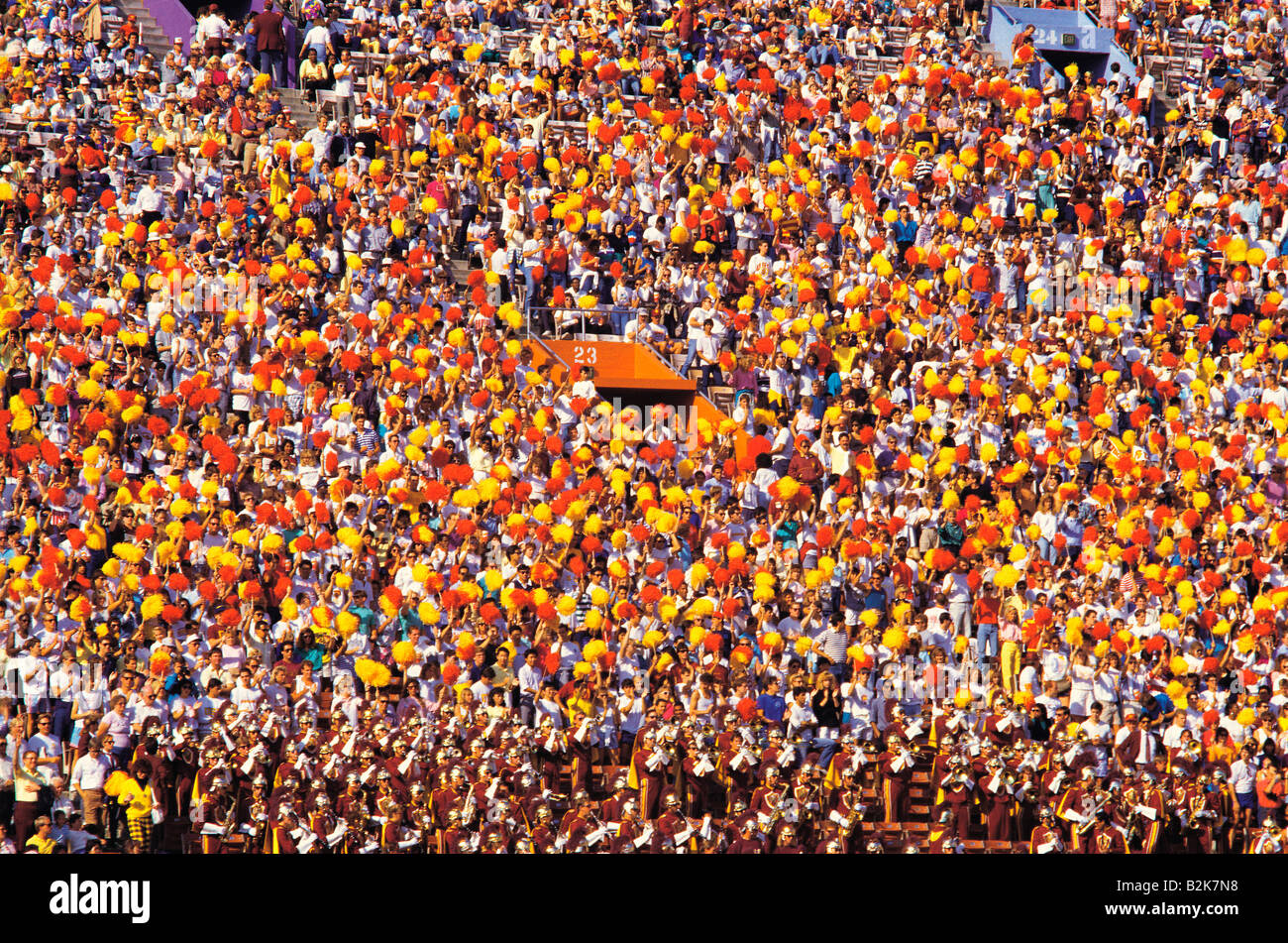 Angolo di alta vista di fronte alla folla gli sport di terra Foto stock -  Alamy