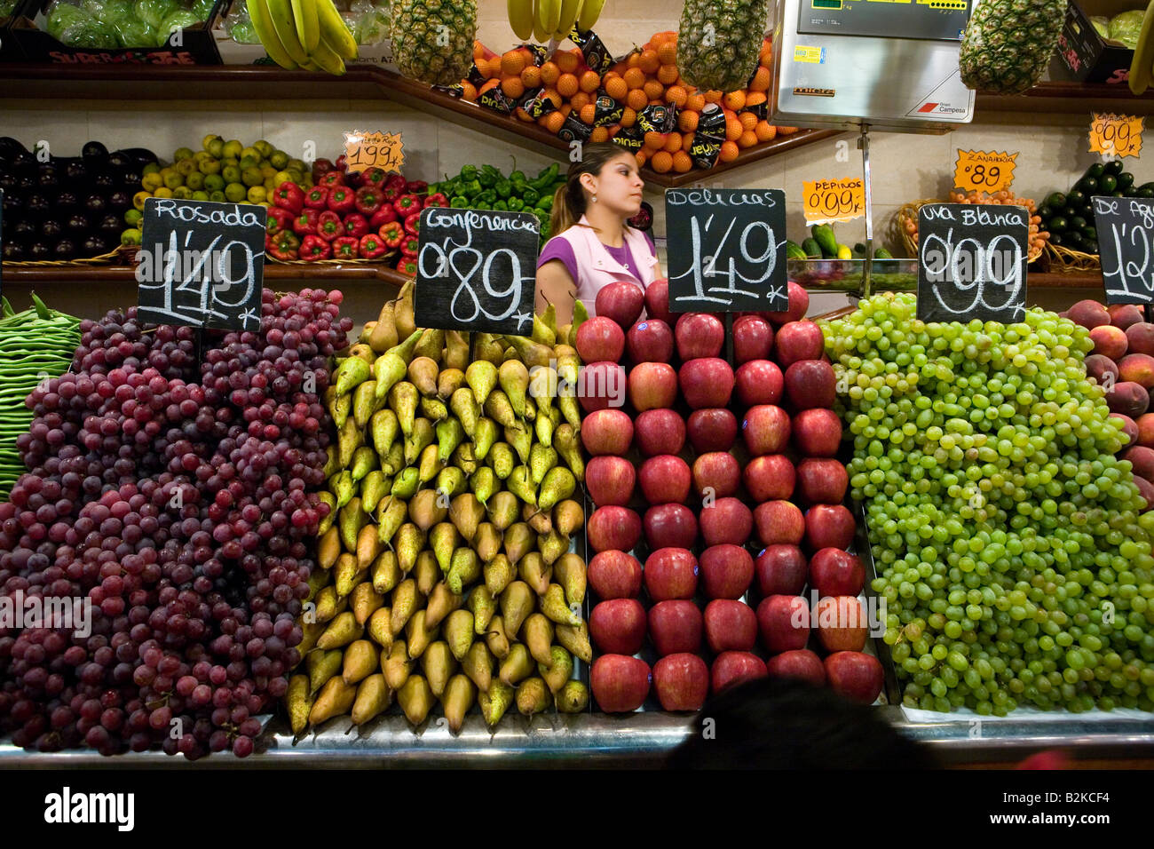 Il mercato della Boqueria di Barcellona, in Catalogna, Spagna Foto Stock