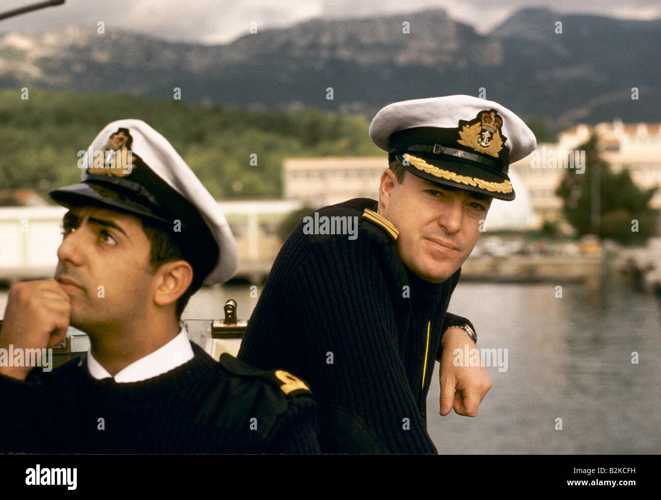 Sommergibile tireless 1995 comandante Giovanni edgell destra con uno dei suoi ufficiali nel porto di Tolone Francia 1995 Foto Stock