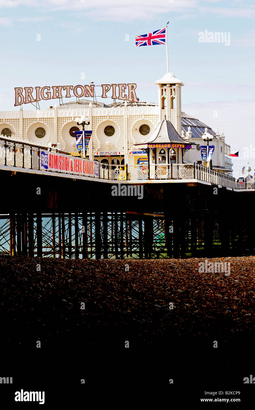 Il Palace Pier, Brighton East Sussex in una giornata di sole Foto Stock