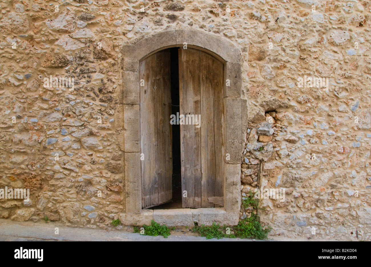 Porta in villaggio tradizionale casa in Malia Città Vecchia sulla Grecia isola mediterranea di creta GR EU Foto Stock