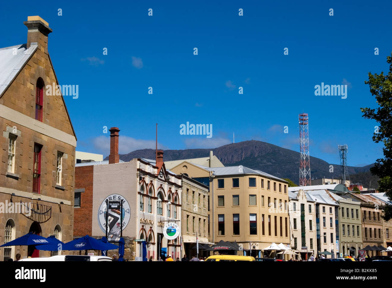 Salamanca Hobart Tasmania con il Monte Wellington Foto Stock