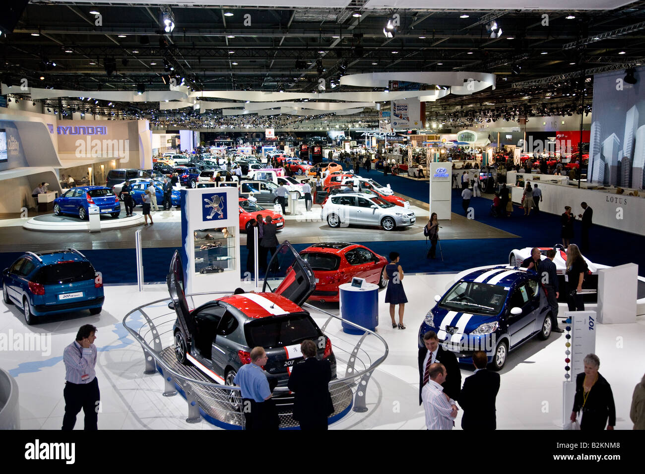 Vista generale del British International Motorshow dalla Peugeot Stand Foto Stock