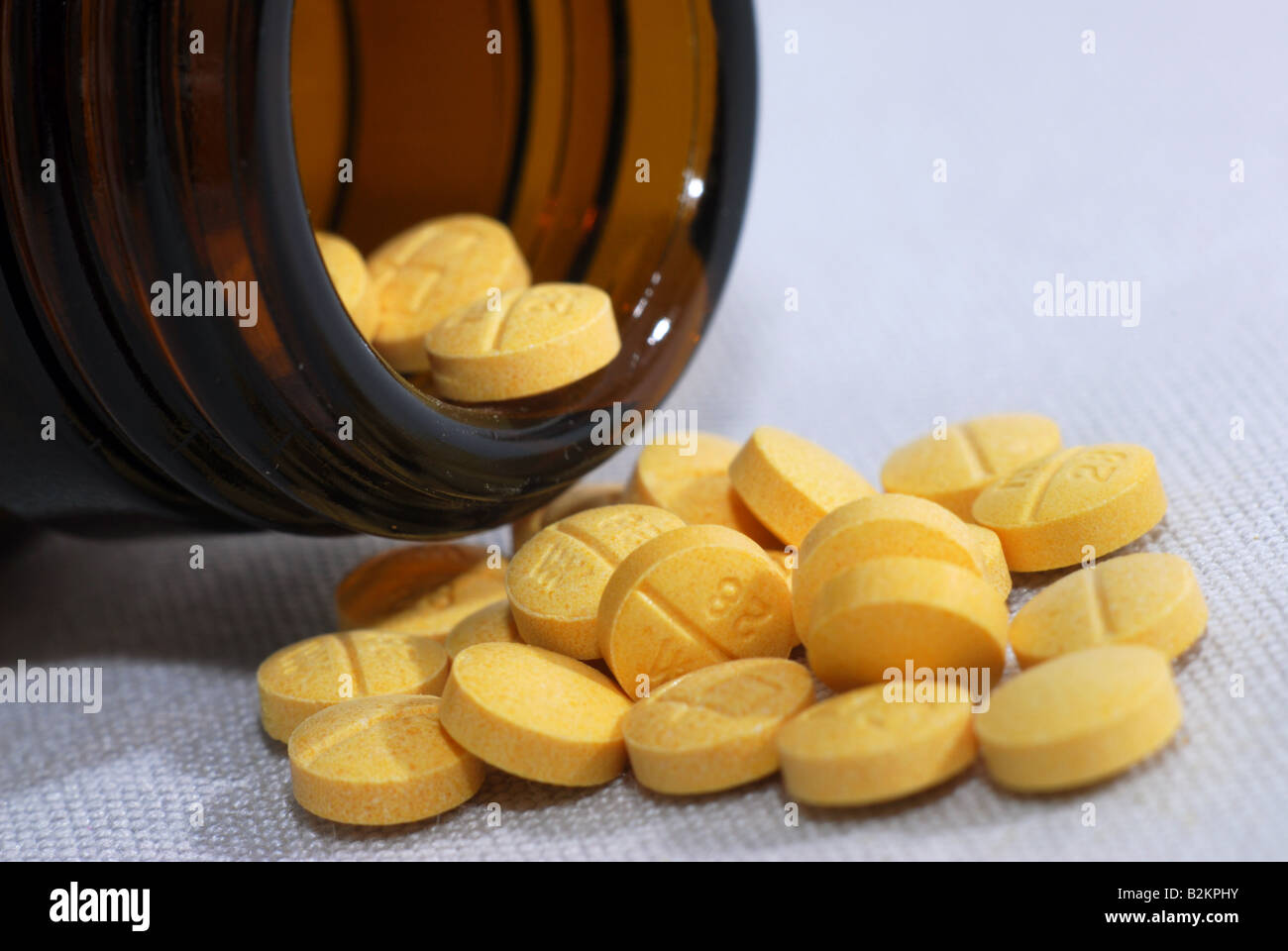 Un'immagine generica di acido folico Vitamina B compresse che sono prescritti per aiutare la crescita e lo sviluppo Foto Stock