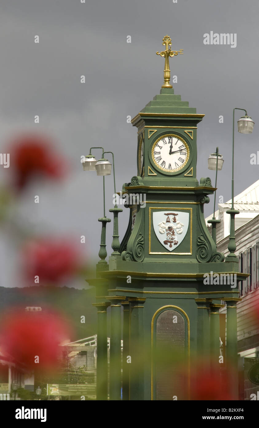 Basseterre il Berkeley Memorial Clock Tower sul Circus, sull'isola caraibica di Saint Kitts Foto Stock