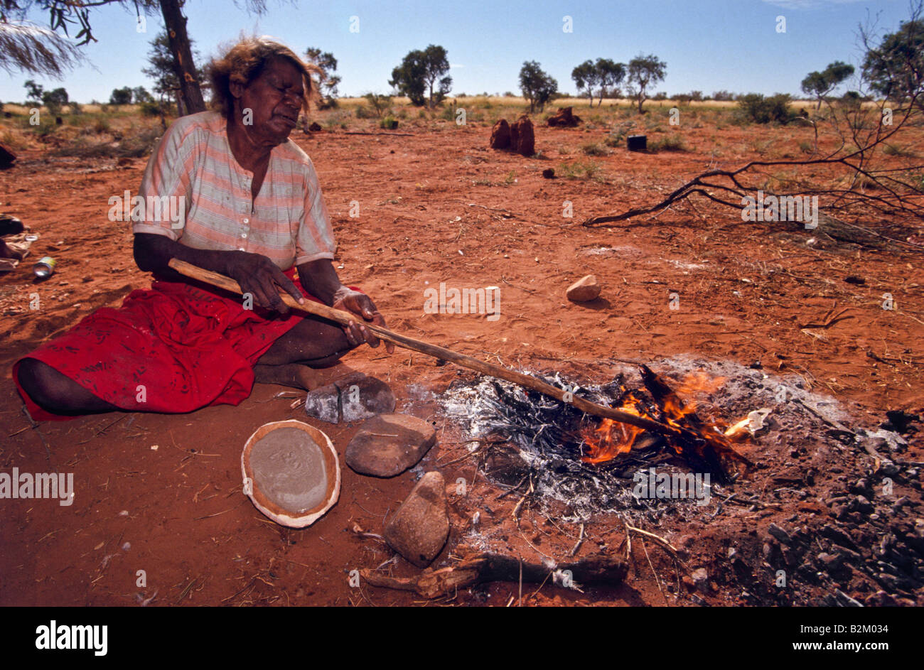 La cottura di smorzatore di bush, outback Australia Foto Stock