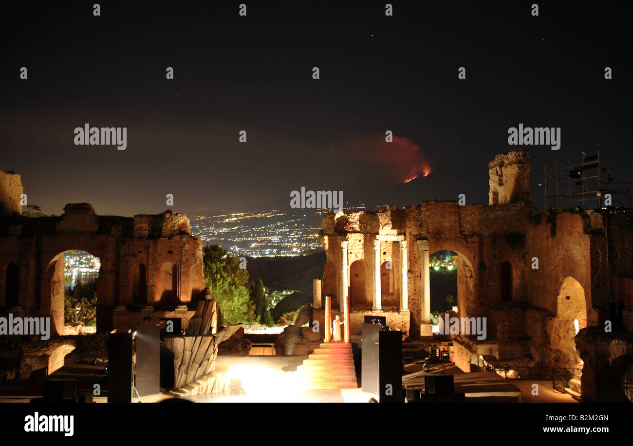 Performance al Teatro Greco, Taormina, Sicilia, Italia Foto Stock