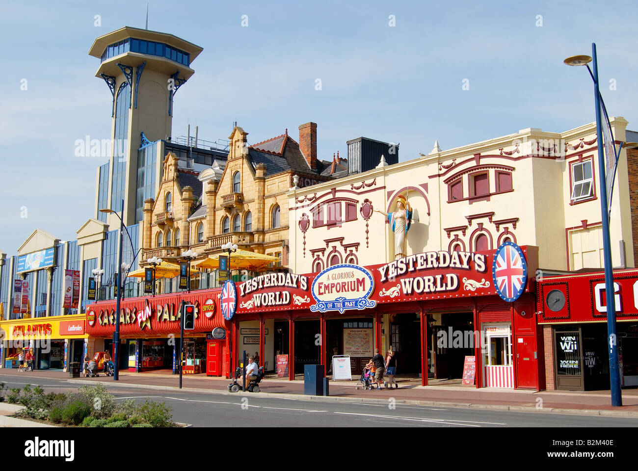 Atlantis Resort Tower e intrattenimento portici, Golden Mile, Marine Parade, Great Yarmouth, Norfolk, Inghilterra, Regno Unito Foto Stock