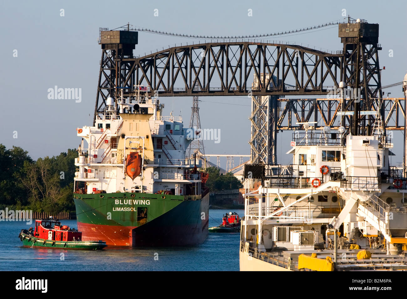 Gigantesche navi da carico sul lago Calumet, nei pressi di Chicago, IL. Foto Stock