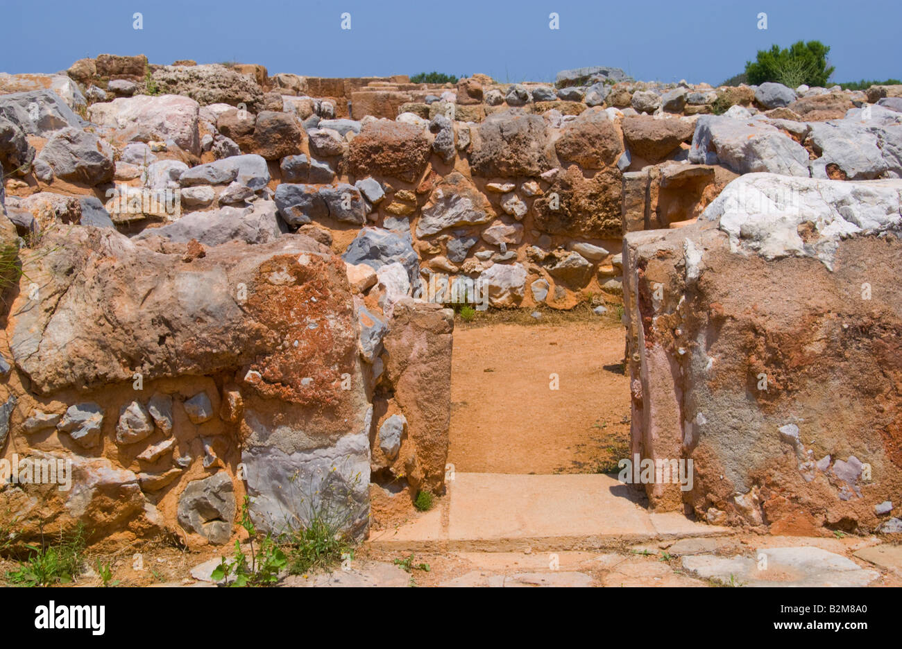 Rovine del palazzo minoico distrutto da un incendio nel 1450 BC a Malia sul Greco isola mediterranea di creta GR EU Foto Stock