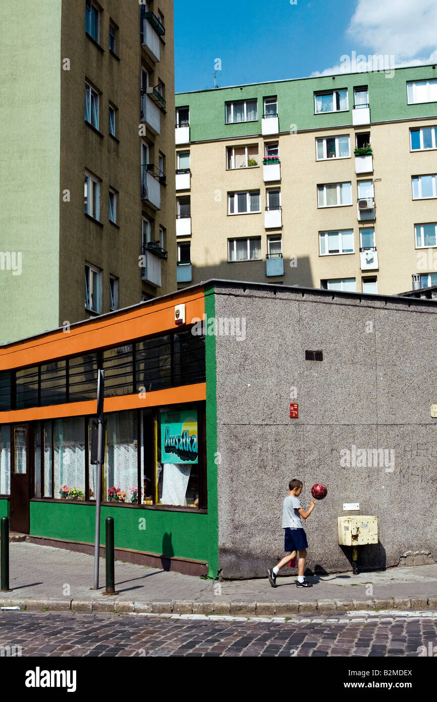 Una scena di strada a Varsavia in Polonia. Foto Stock