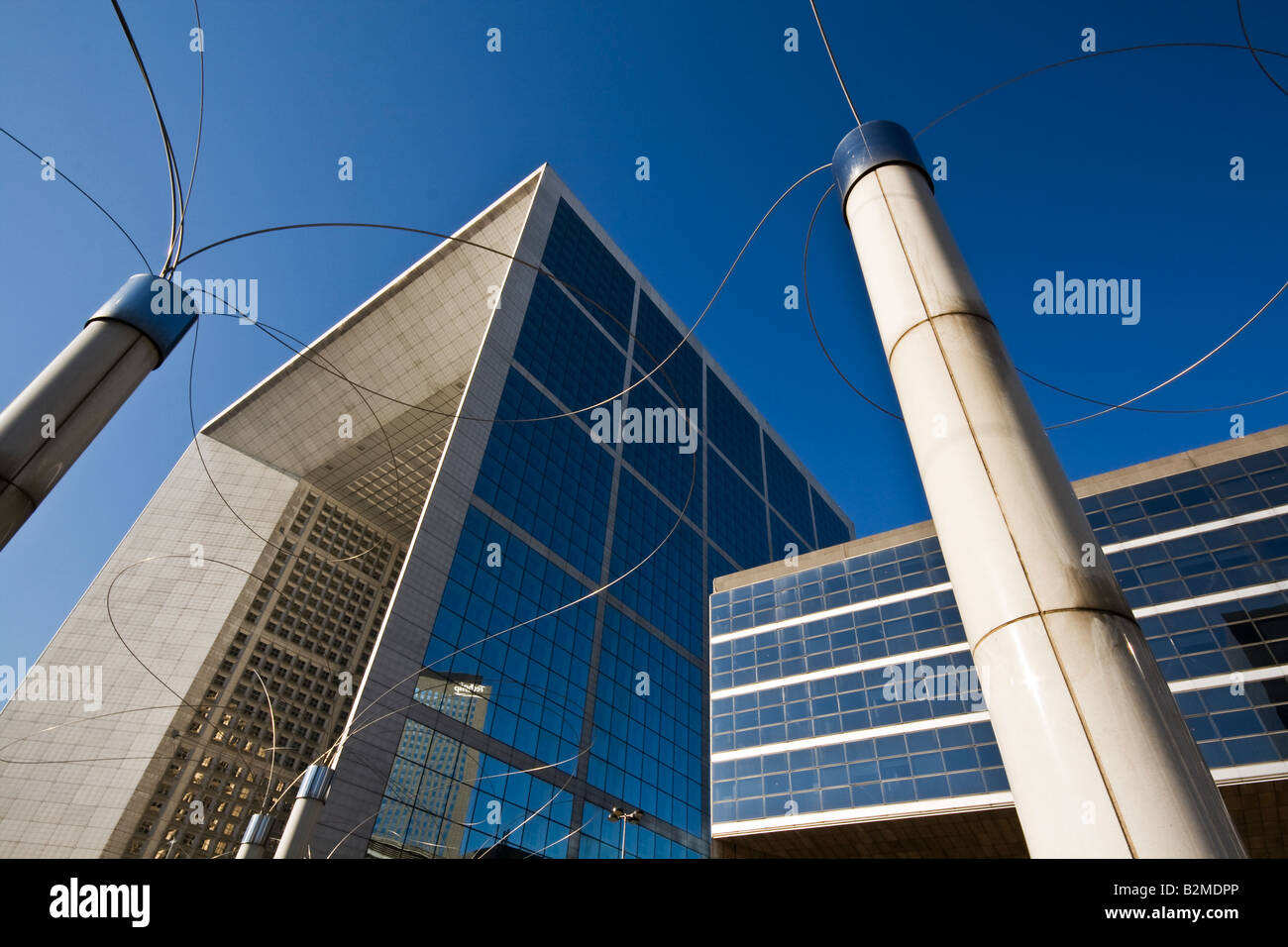 Il grande arco a La Defense il quartiere finanziario di Parigi Foto Stock