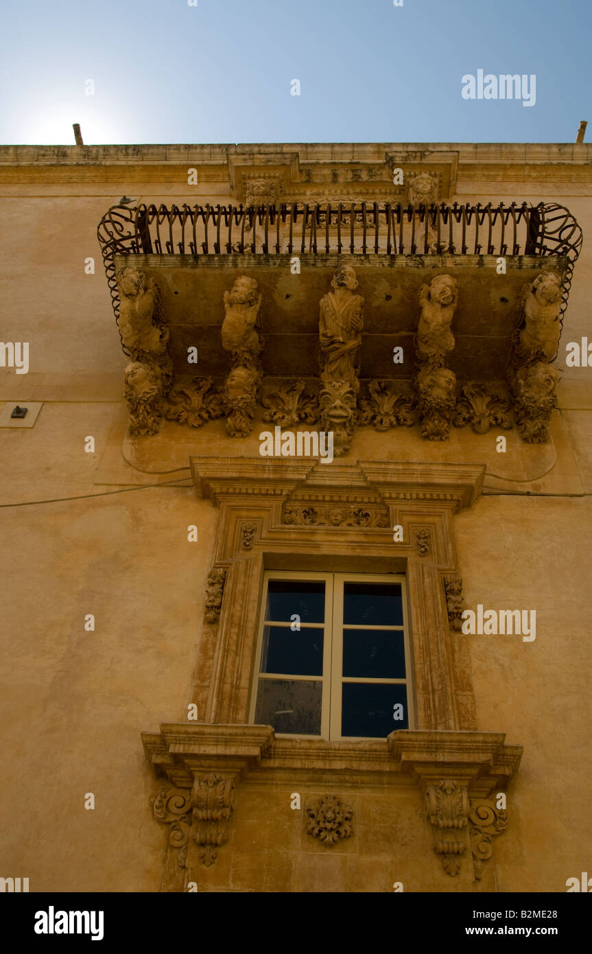 Balconi ornati,noto, Sicilia, Italia Foto Stock