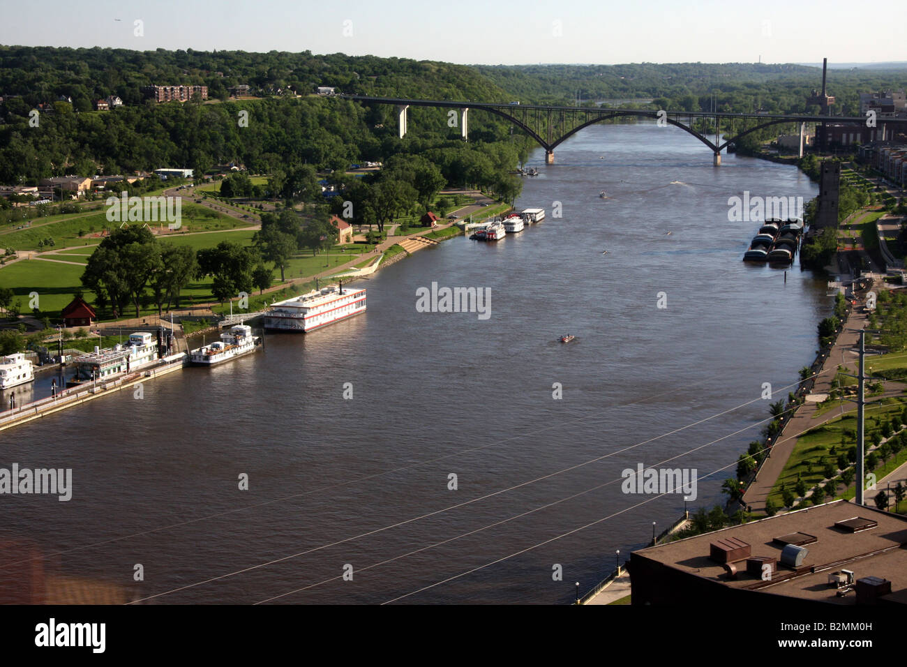 La Mississippi River vicino a downtown St. Paul, MN, Stati Uniti d'America Foto Stock