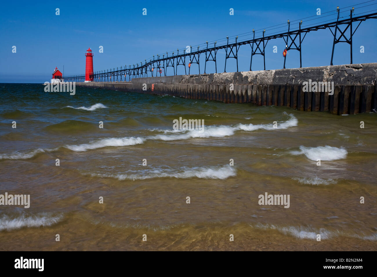 Struttura di frangionde sud faro sul Lago Michigan Michigan STATI UNITI D'AMERICA, da Willard Clay/Foto Dembinsky Assoc Foto Stock