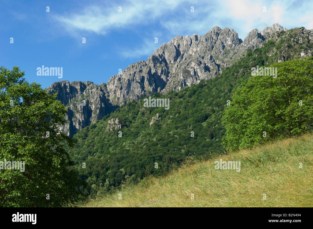 Vista da cantoni di Oneta village, Monte Alben, Italia Foto Stock
