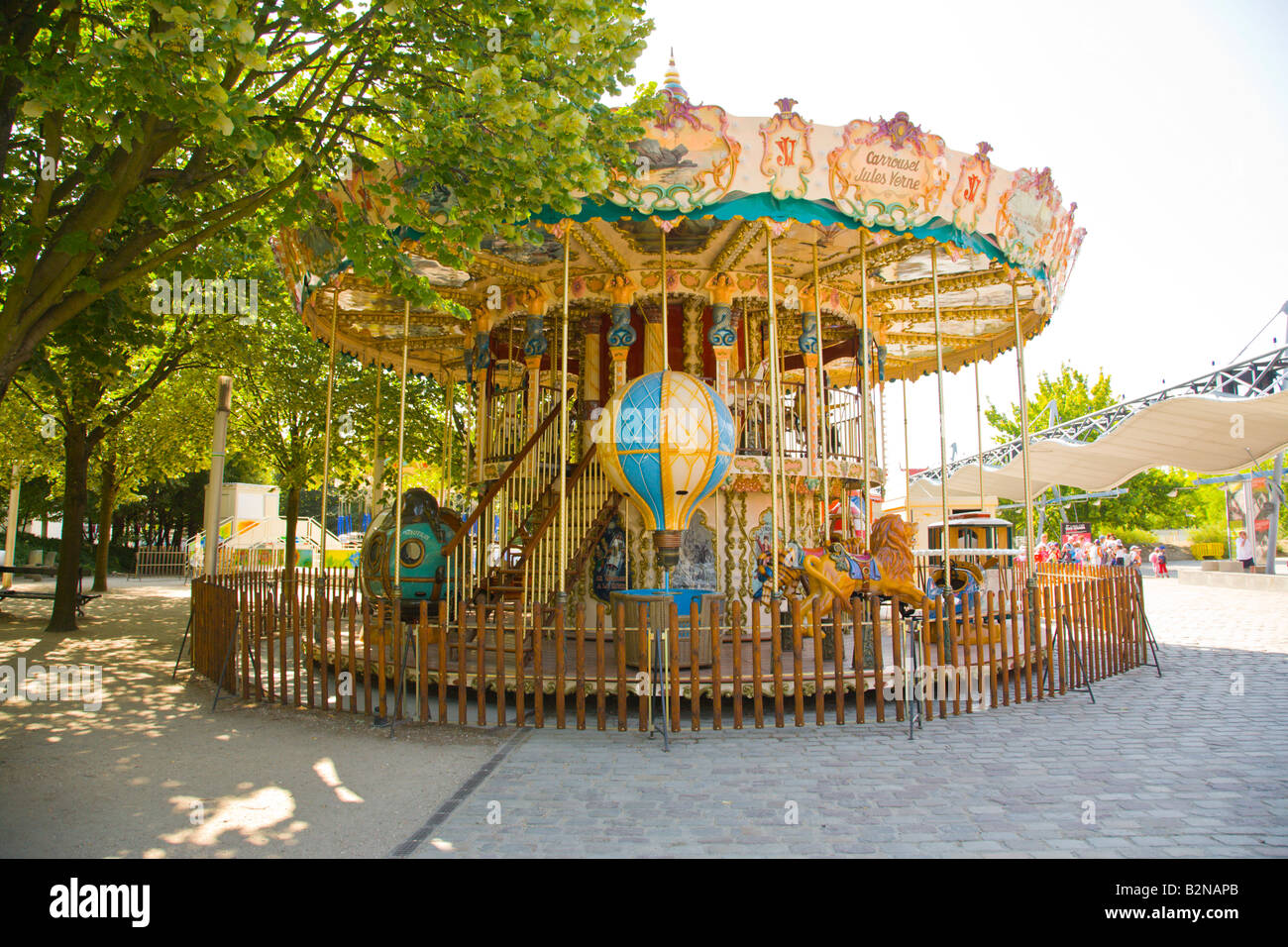 Giostra presso il Parc de la Villette a Parigi Francia Foto Stock