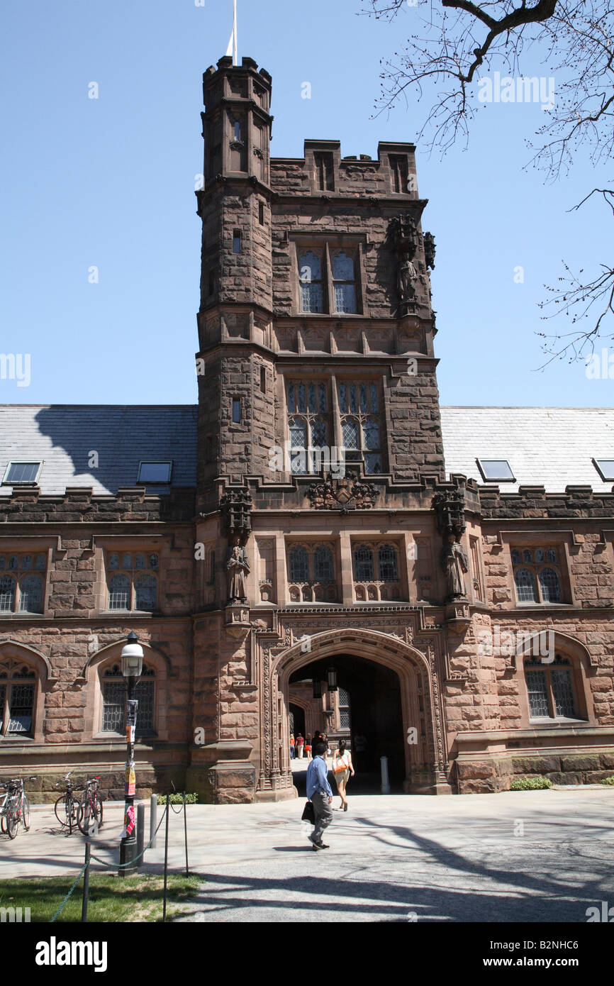 Grande porta turrita sul lato ovest di Oriente Pyne Hall, Princeton University. Foto Stock