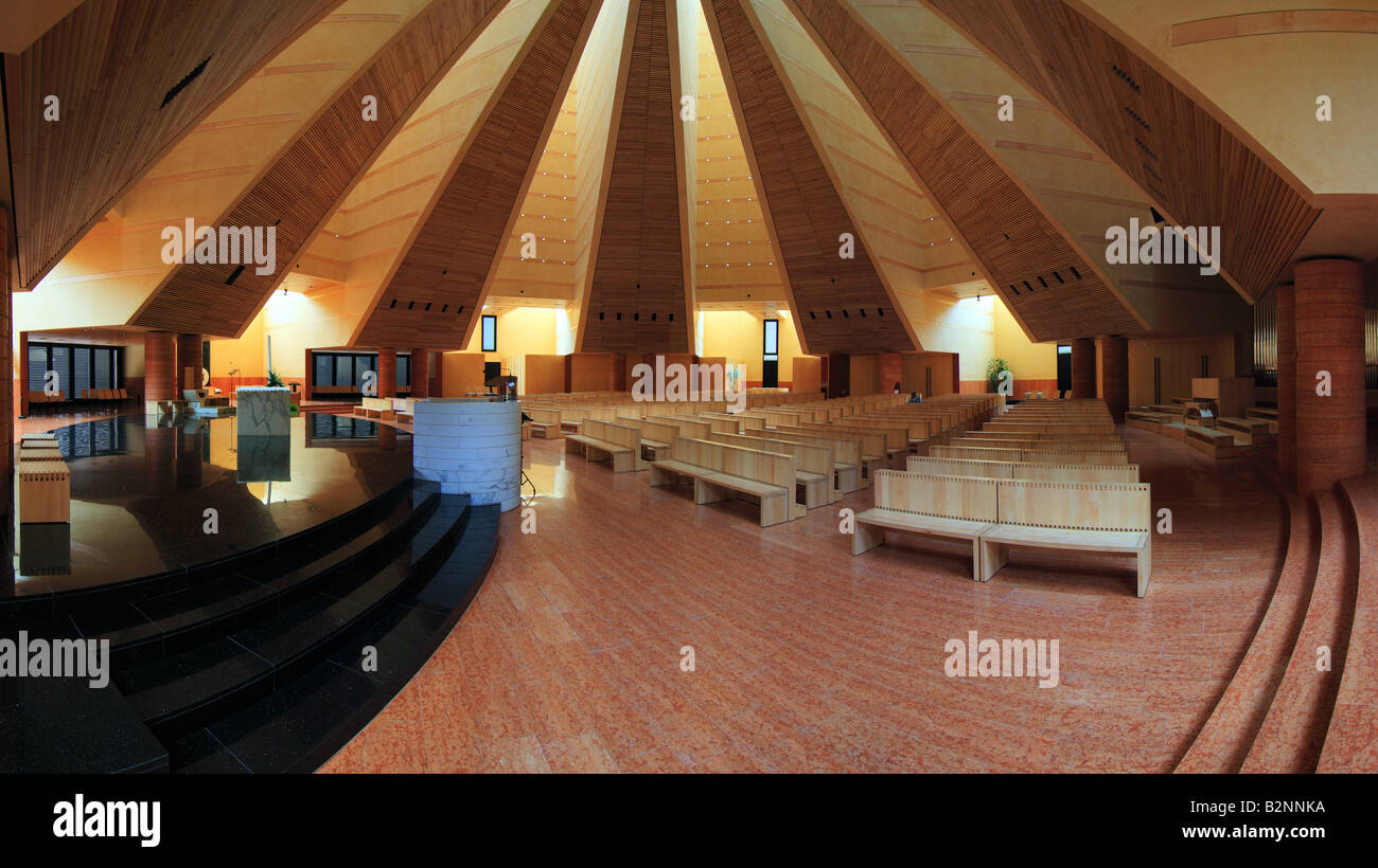 Un interno vista panoramica del Sacro Volt Chiesa a Torino, Italia, capolavoro dell'architetto italiano Mario Botta Foto Stock