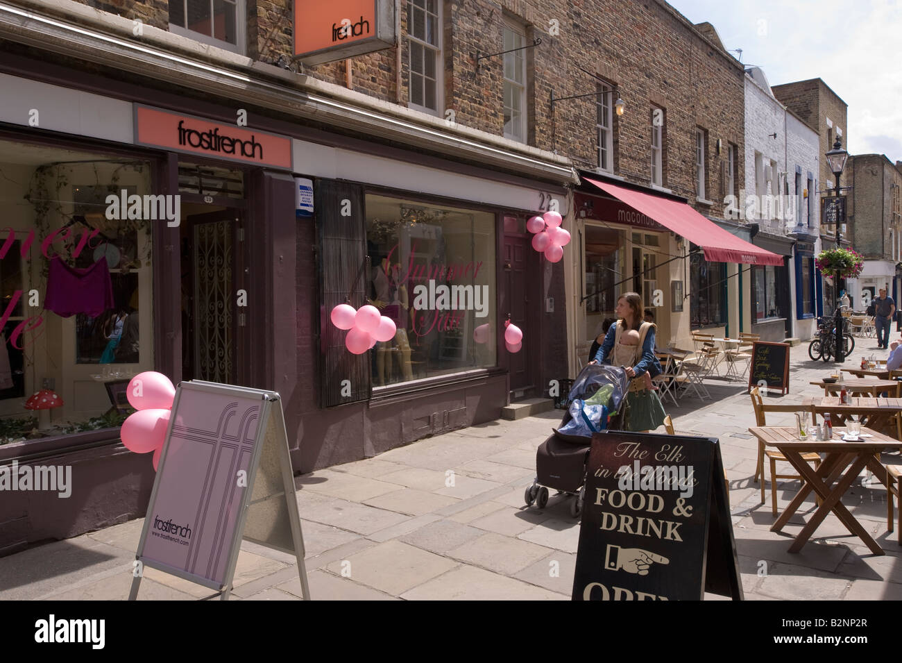 Caffé e negozi nel passaggio di Camden Islington N1 London Regno Unito Foto Stock