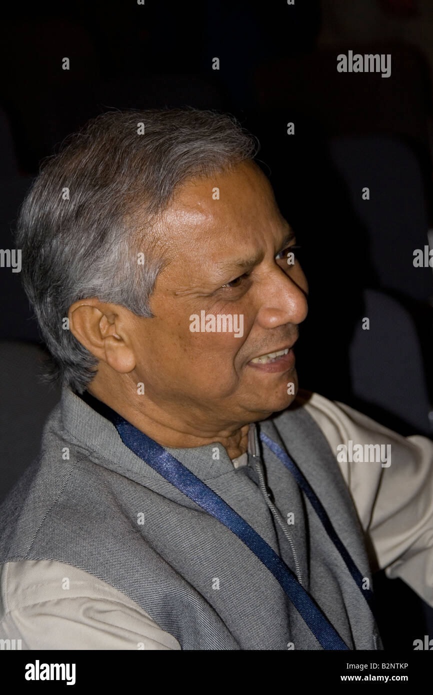 Il premio Nobel Peace Prize Winner 2006 Muhammad Yunus Hong Kong Asia ITU Telecom Grameen Bank la gestione Foto Stock