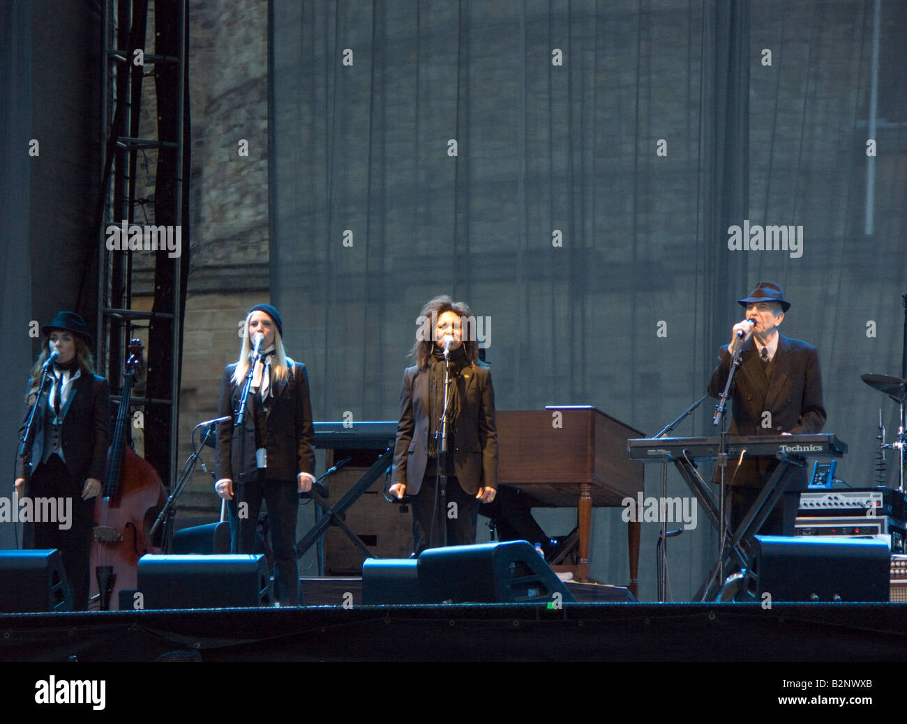 Leonard Cohen 2008 concert tour castello di Edinburgo Foto Stock