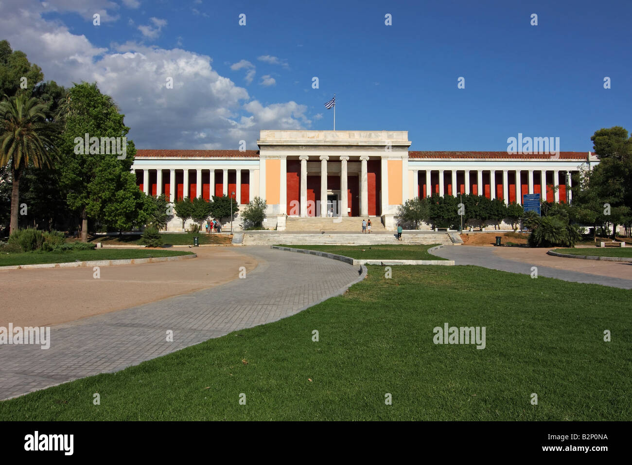 La parte anteriore del museo archeologico di Atene in Grecia Foto Stock