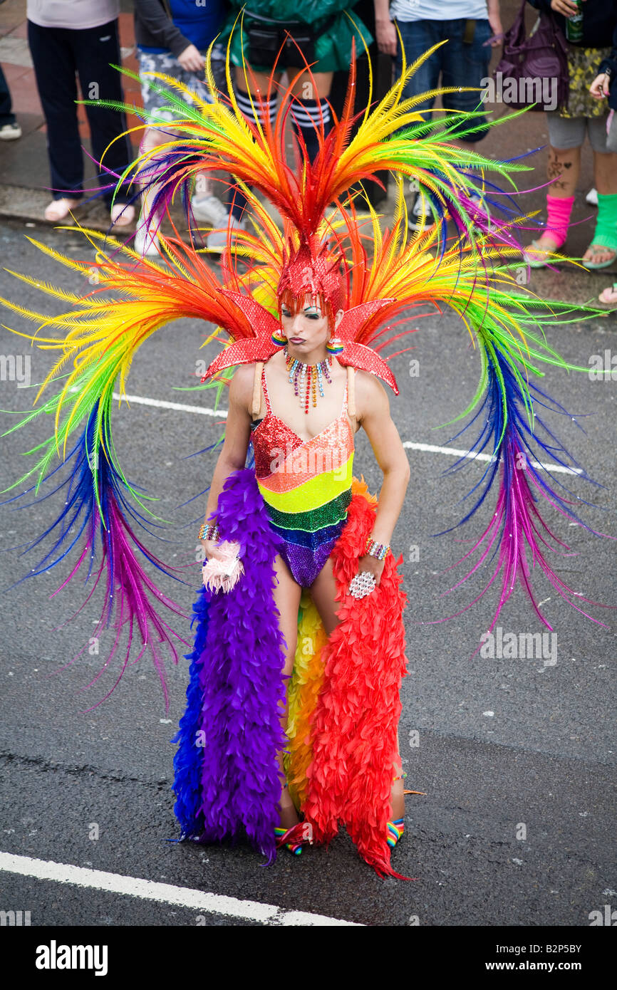 Drag queen show girl in Brighton il Gay Pride Parade Foto Stock