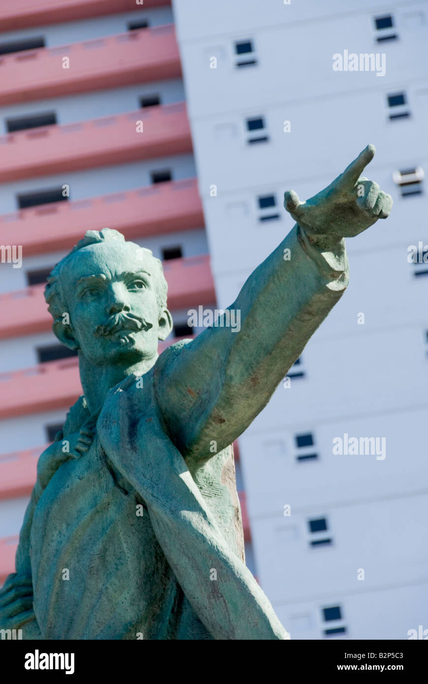 Statua di Jose Marti con Elian Gonzalez al Jose Mart Anti imperialista di Plaza Havana Cuba Foto Stock