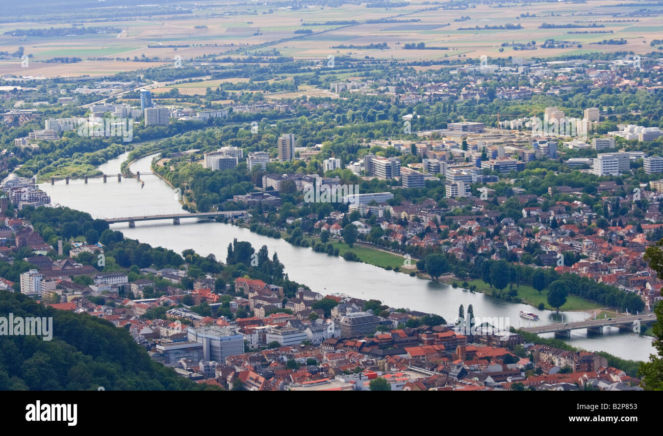 Il fiume Neckar, campus universitario e sobborghi ofHeidelberg, Germania Foto Stock