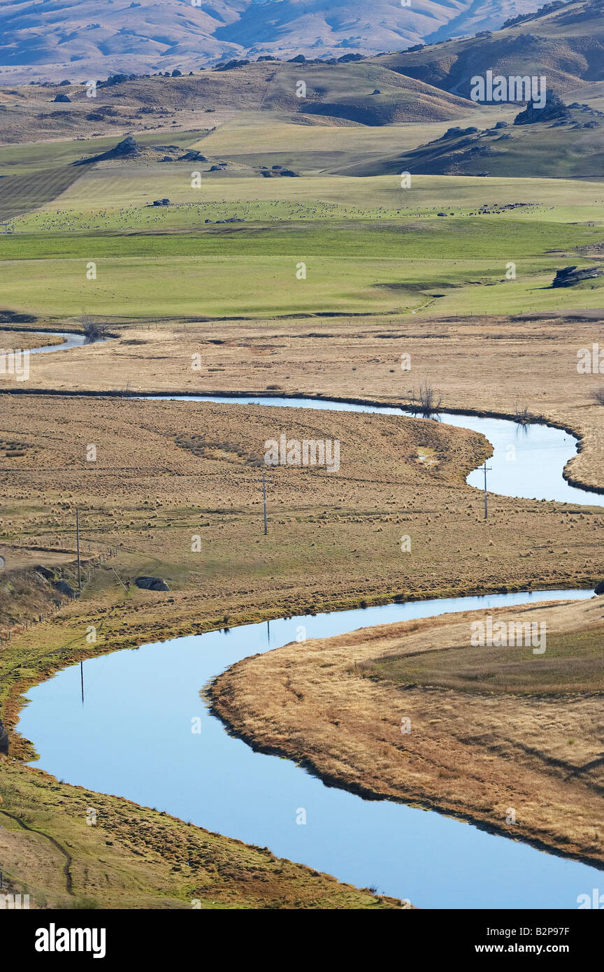 Fiume Taieri Taieri scorrere Plain Maniototo Central Otago Isola del Sud della Nuova Zelanda Foto Stock