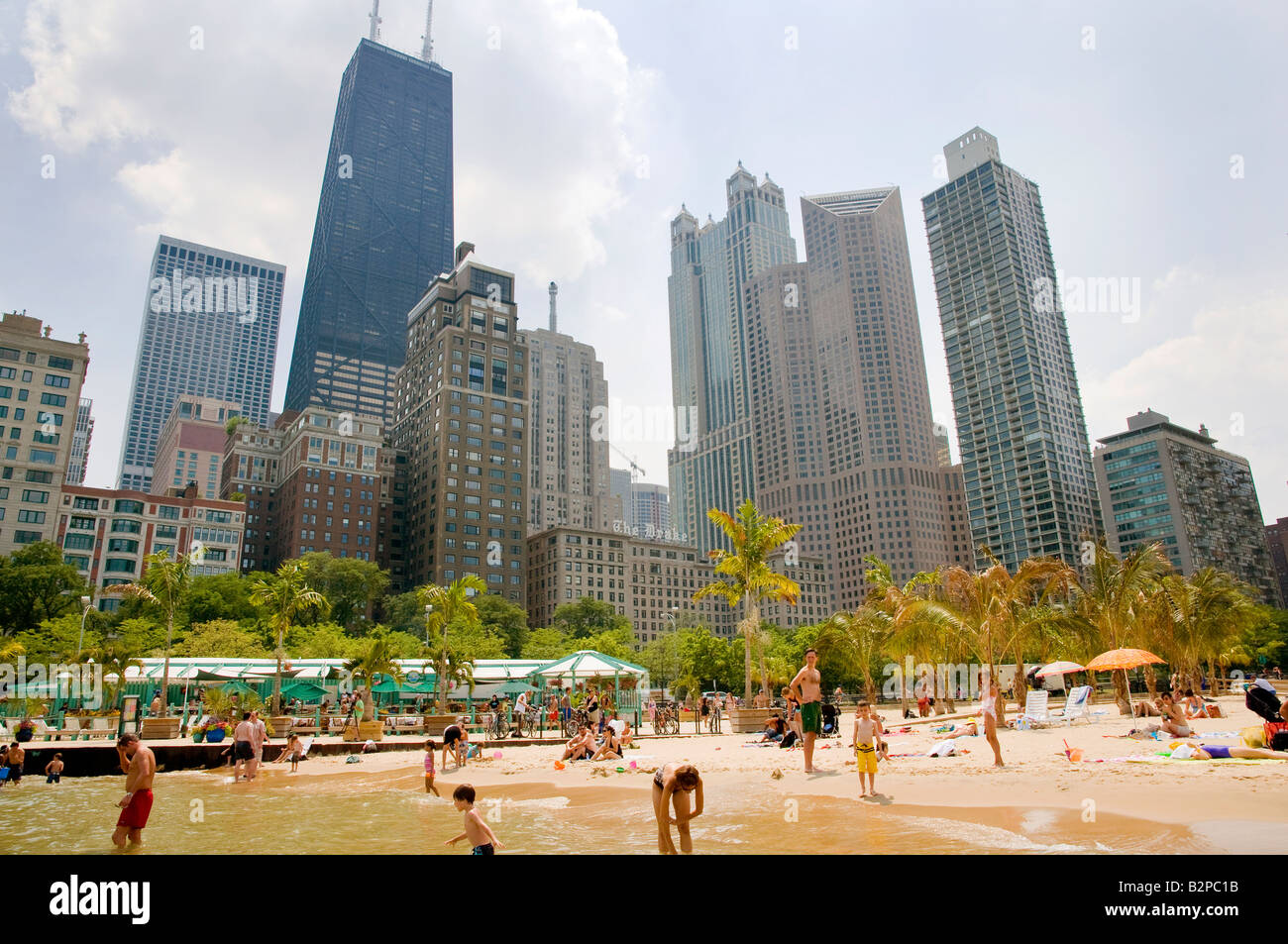 Chicago's Oak San Beach & Skyline Foto Stock