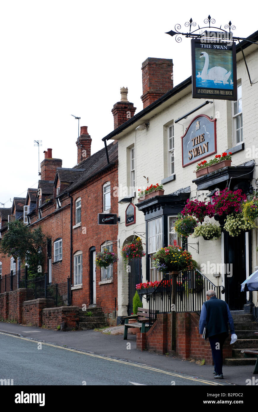 Il pub Swan e Swan Street, Alvechurch, Worcestershire, England, Regno Unito Foto Stock