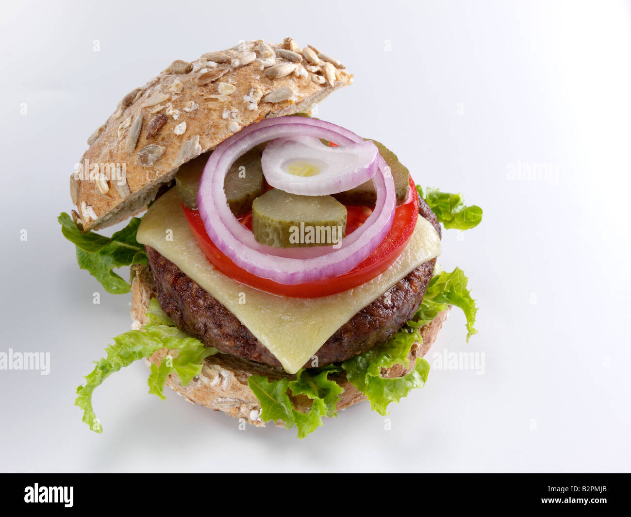 Veggie Burger Formaggio con pomodoro e cipolla rossa cibo editoriale Foto Stock