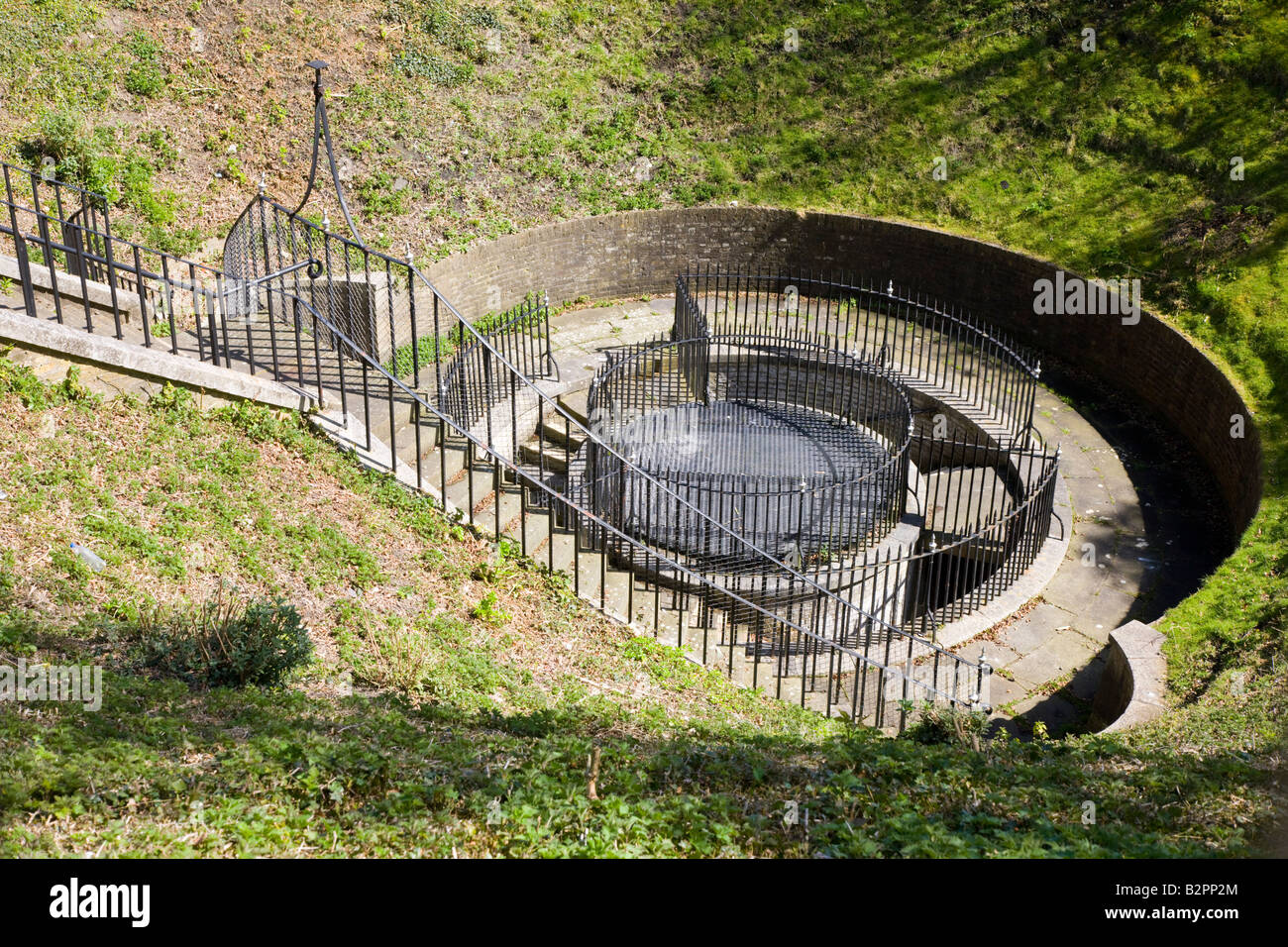Il grande albero a tripla scala a spirale che serve la caduta napoleonica Redoubt Fort di Dover Kent Foto Stock