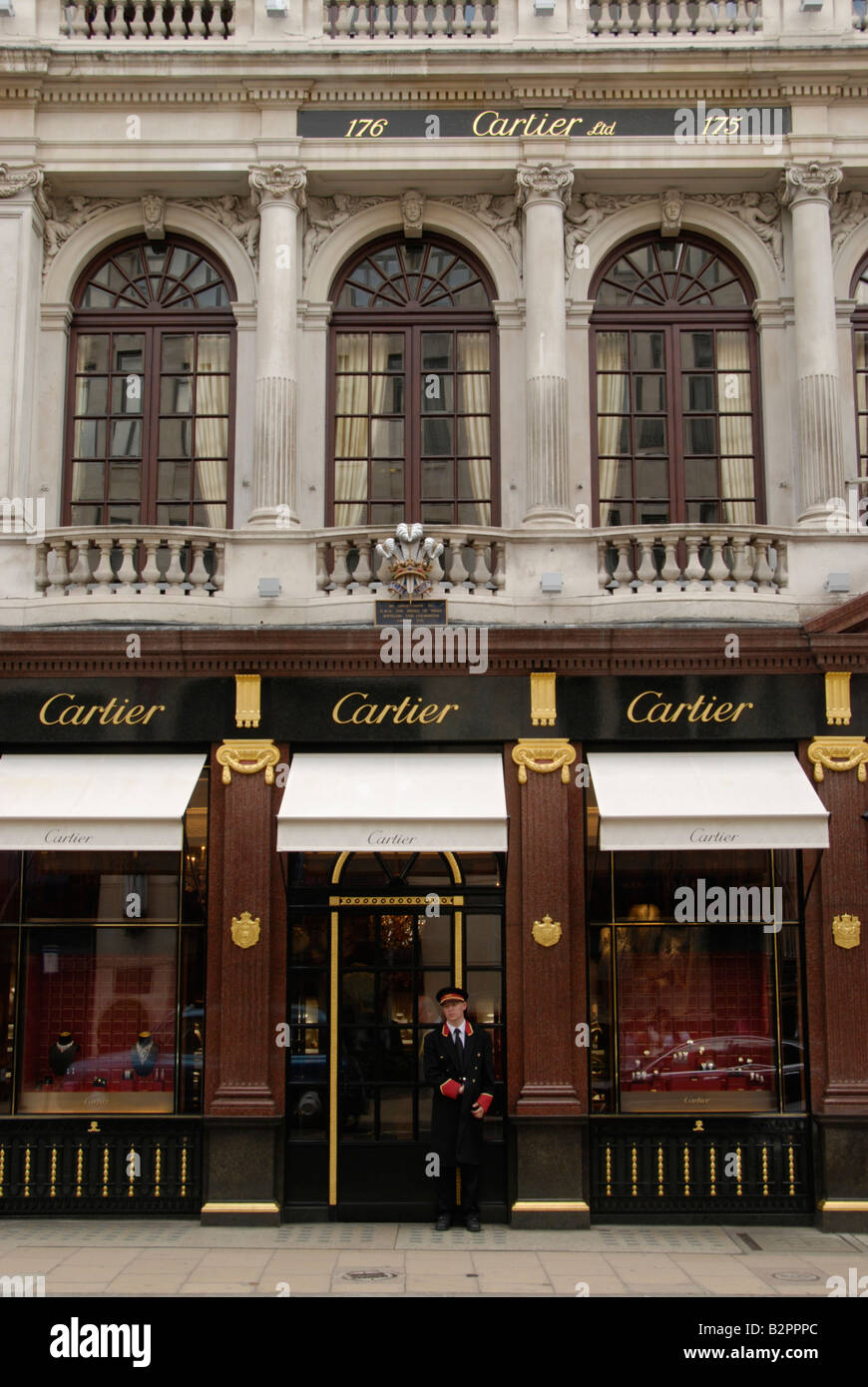 Portiere esterno permanente Cartier gioiellerie in Old Bond Street London Inghilterra England Foto Stock