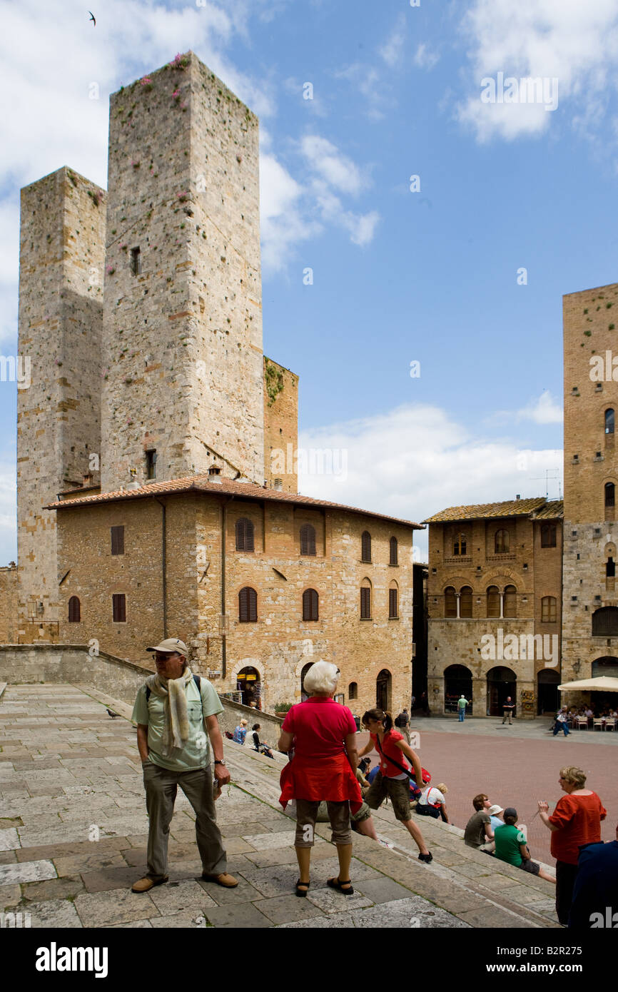 San Gimignano con il centro storico della città con le sue famose torri Foto Stock